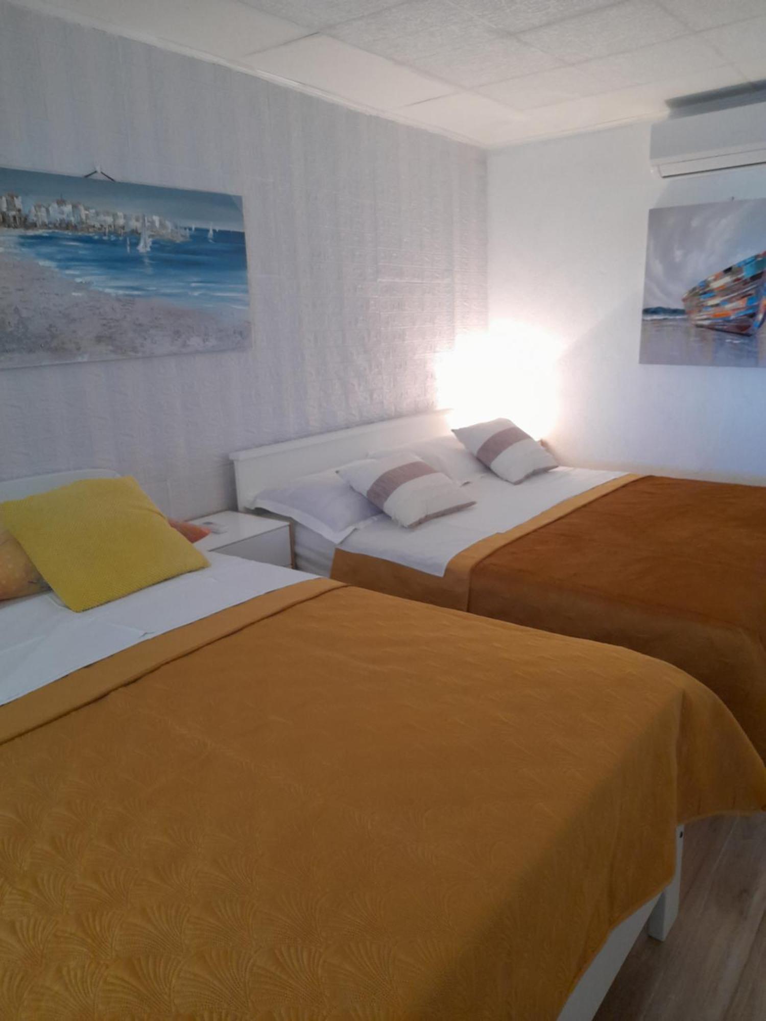 Apartment Milka By The Sea Карлобаг Екстериор снимка