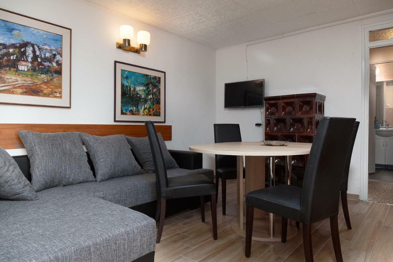 Apartment Milka By The Sea Карлобаг Екстериор снимка