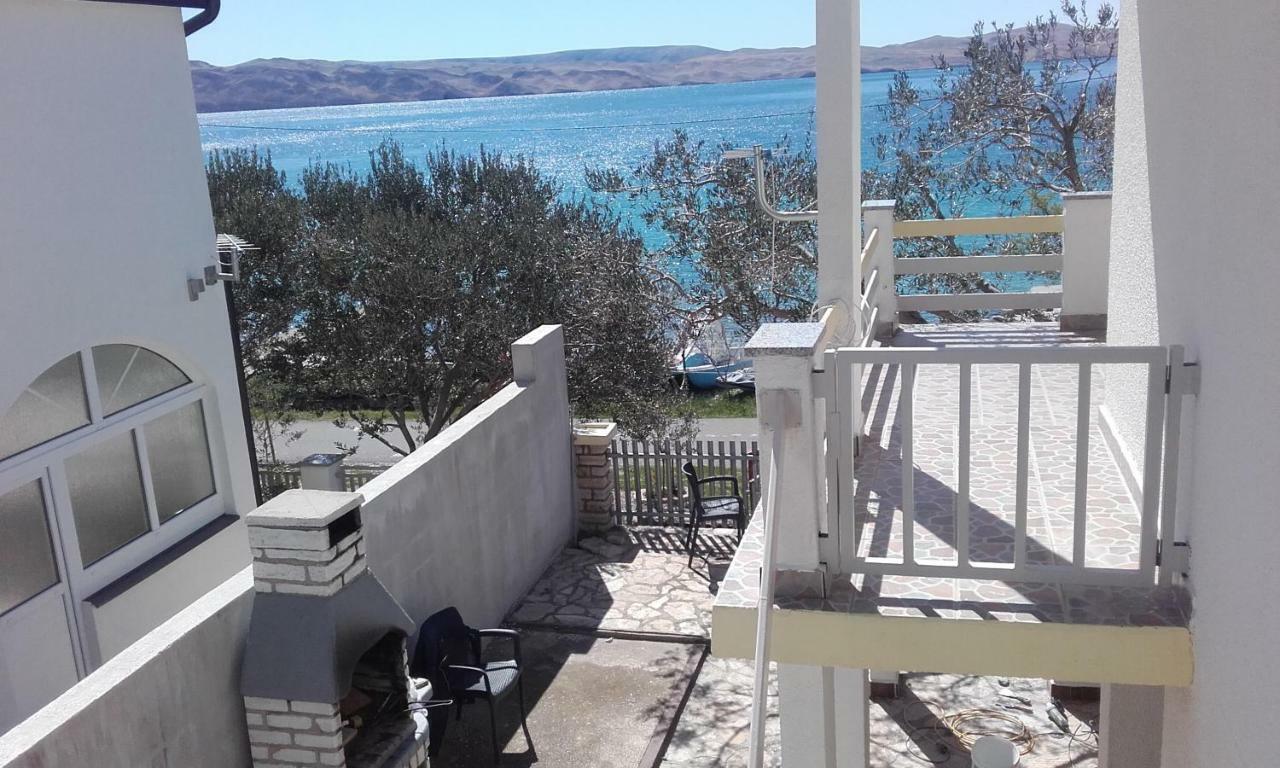 Apartment Milka By The Sea Карлобаг Екстериор снимка