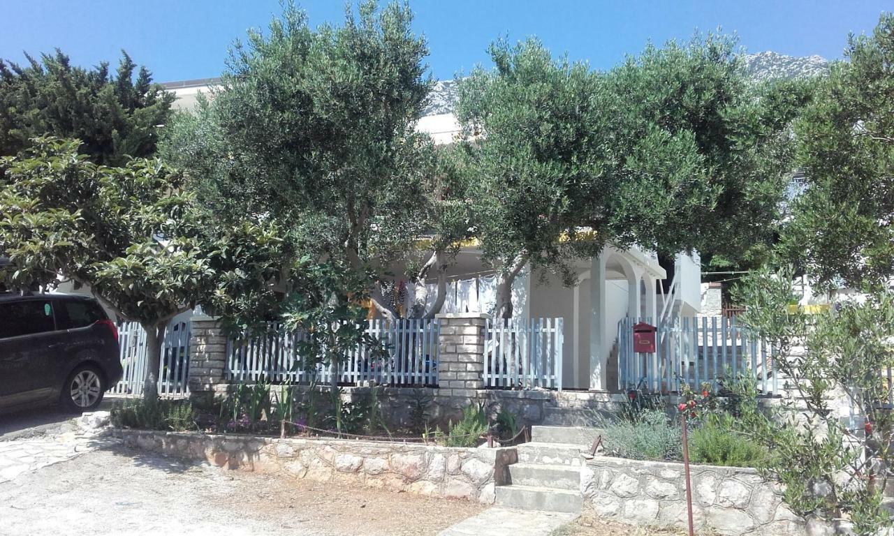Apartment Milka By The Sea Карлобаг Екстериор снимка